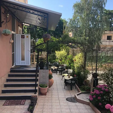 Ivano Guest house 2*